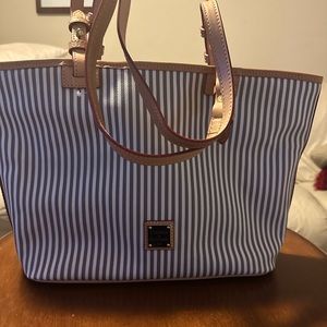 Dooney and Bourke striped women’s tote